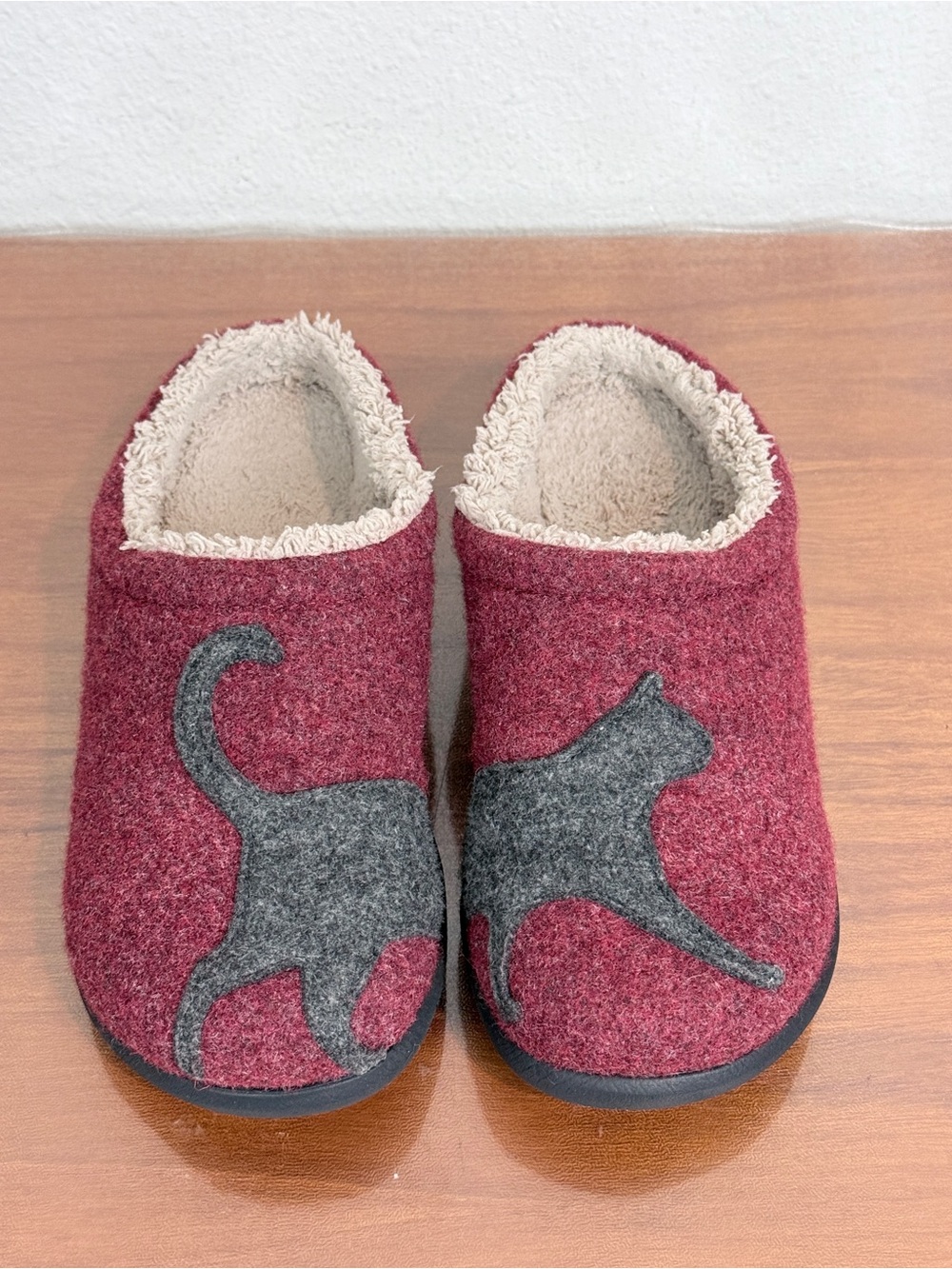 L.L. Bean Daybreak Scuffs Burgundy Slip-On Cat Wool Slippers Women’s 7